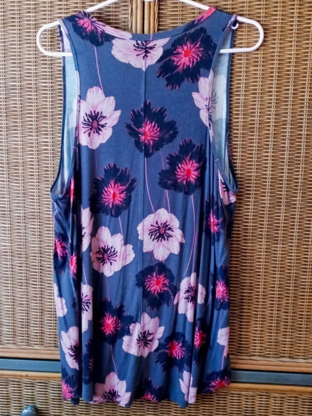 Maurices 24/7 Flowy Tank Top Sz XL Gray w/ Pink & Black Flowers - Picture 3 of 12